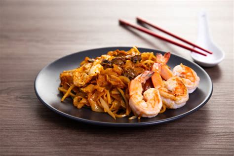  Char Kway Teow! Een Romig en Kruidig Chinees-Maleisische Noodlewonder