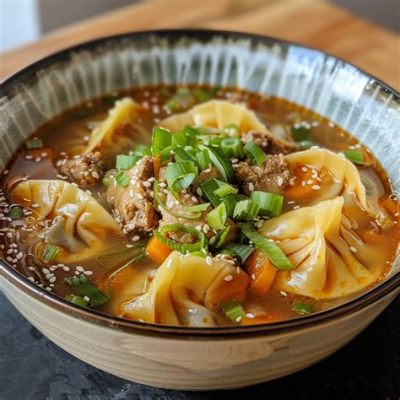   Potsticker-soep: Een Verwarrende maar Smakelijke Combinatie van Pittige Gebruiksgemak en Zacht Gefermenteerde Romantiek!