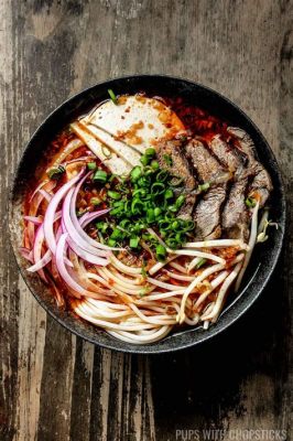  Bún Cá: De frisse elegantie van de visbouillon ontmoet de pittige complexiteit van Vietnamese kruiden!