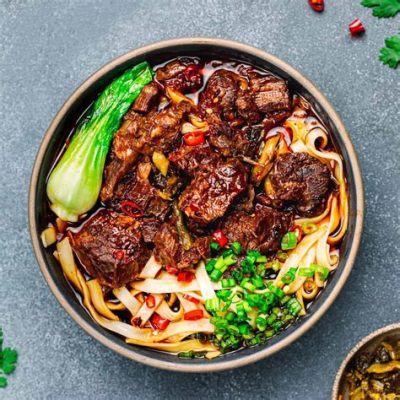   Pingdingshan Spiced Beef Noodles: Een Sensuele Dans van Kruiden en Gegratineerde Textuur! 